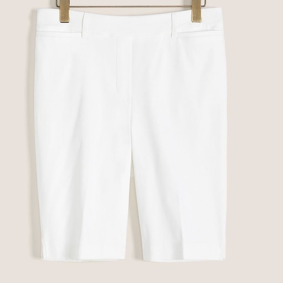 28 - In Every Story | Savvy Bermuda Short - White - Picture 4 of 6